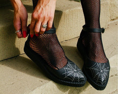 T.U.K. Shoes A9944L Black Pointed Spiderweb Glow Sandal