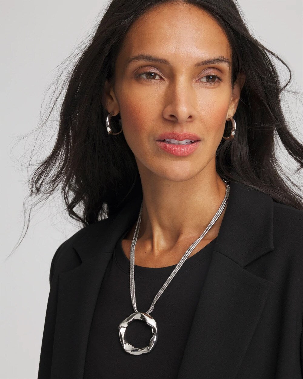 Chico's Short Circle Pendant Necklace