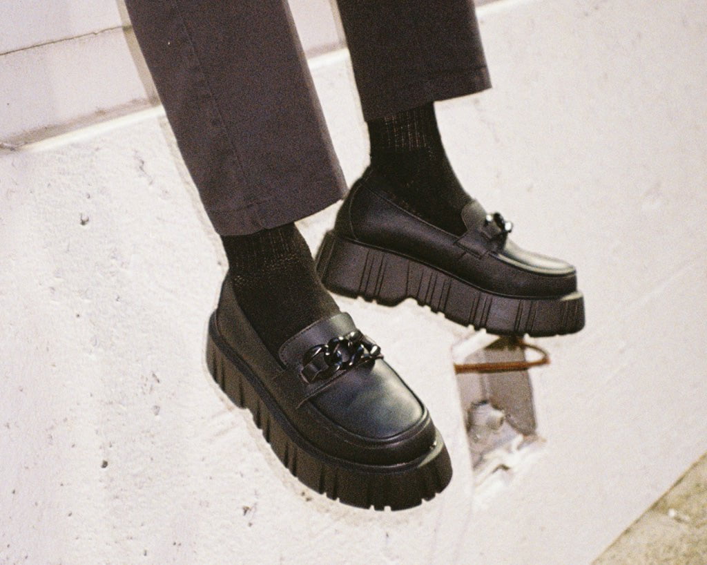 T.U.K. Shoes T2333 Black TUKskin™ Anarchic Airship Chain Loafer