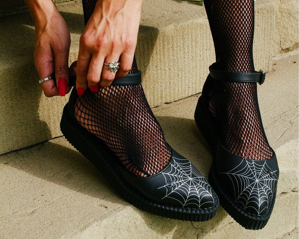 T.U.K. Shoes A9944L Black Pointed Spiderweb Glow Sandal
