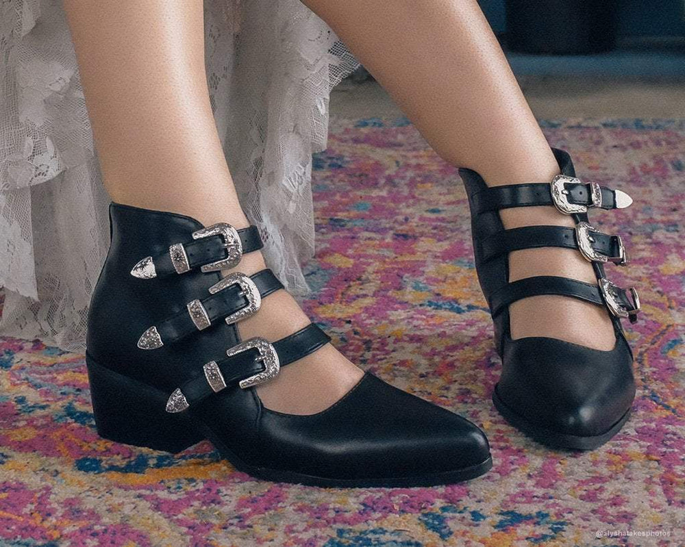 T.U.K. Shoes A9625L Black Western Buckle Block Heel