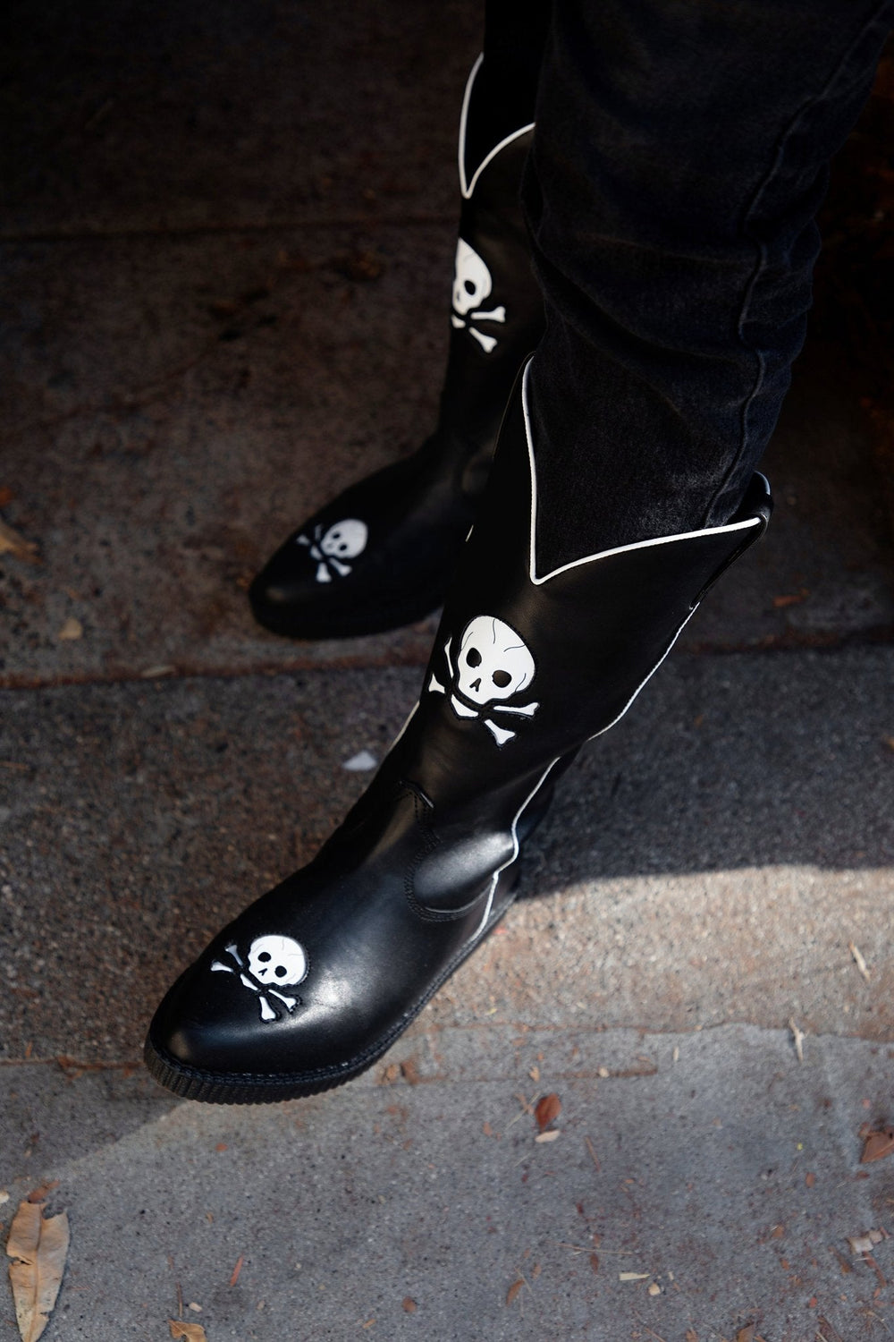 T.U.K. Shoes A3439 Black Skull Western Creeper Boot