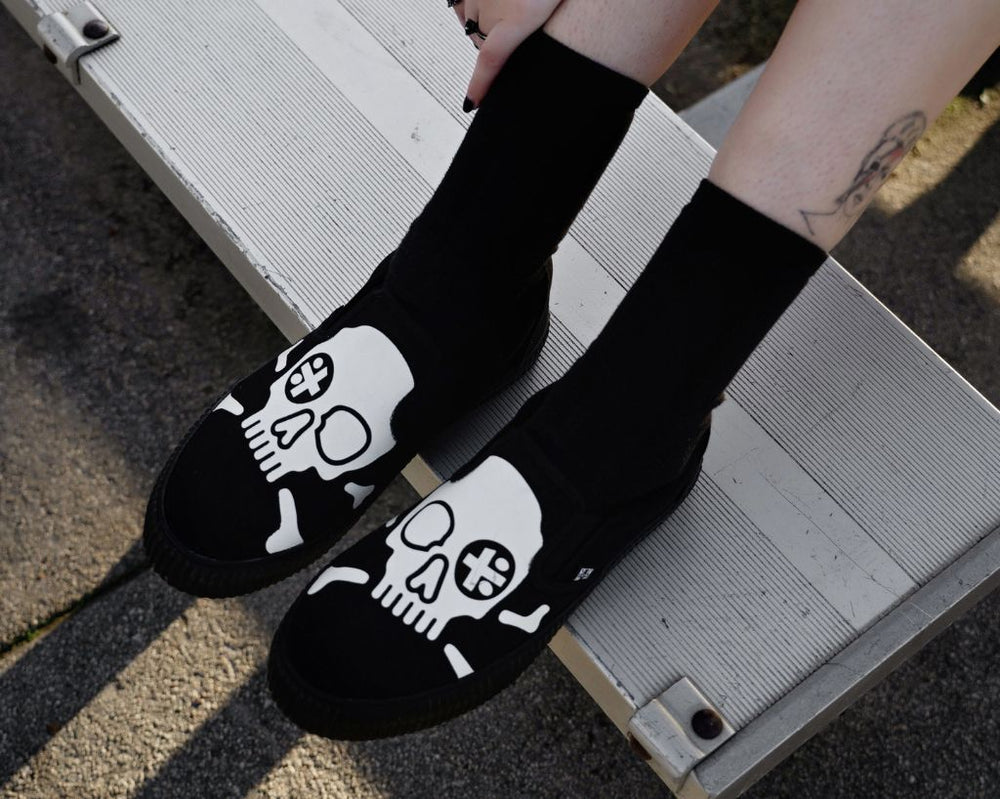 T.U.K. Shoes A3352 Black Skull Canvas Slip-On Sneaker