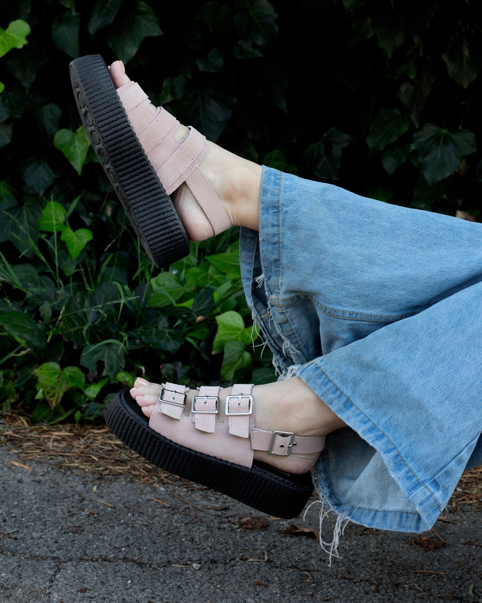 T.U.K. Shoes Misty Rose 3 - Buckle Mondo Sandal
