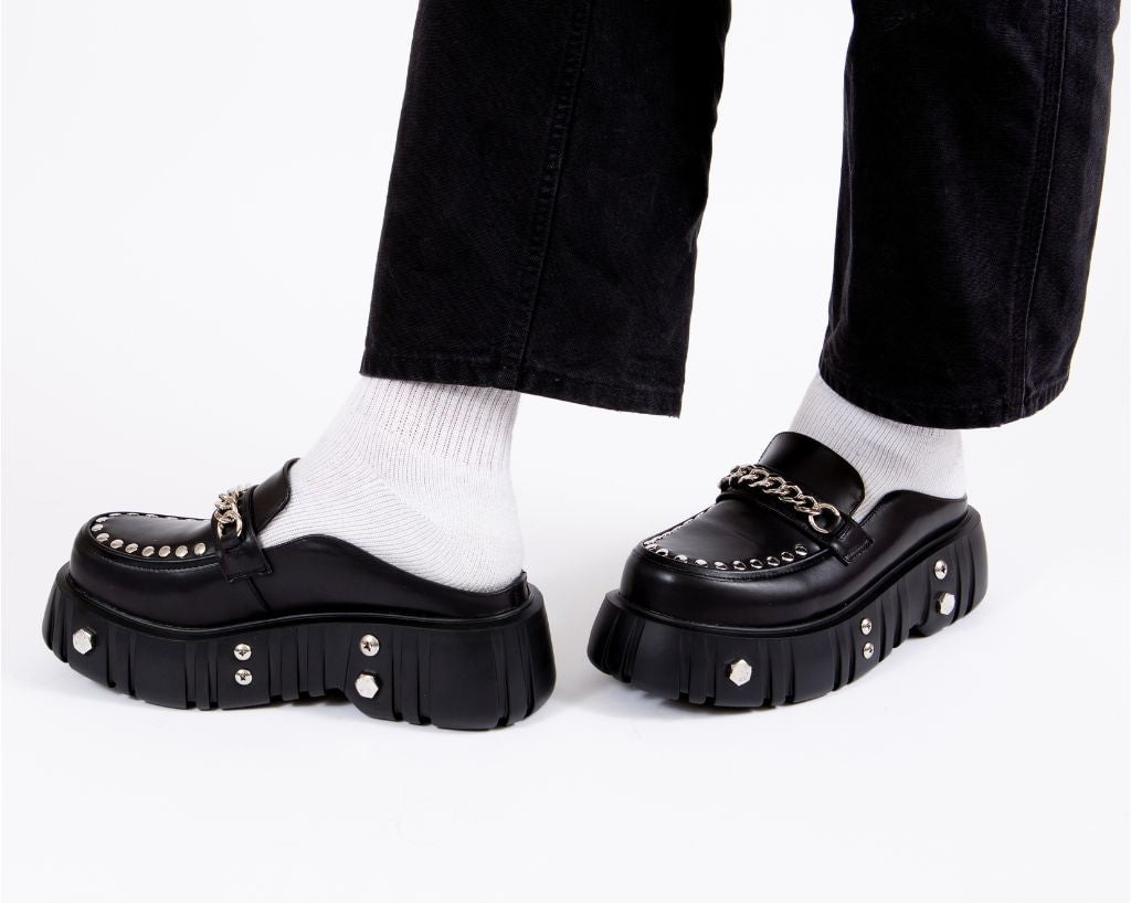 T.U.K. Shoes A3380 Black TUKskin Chain Airship Mule