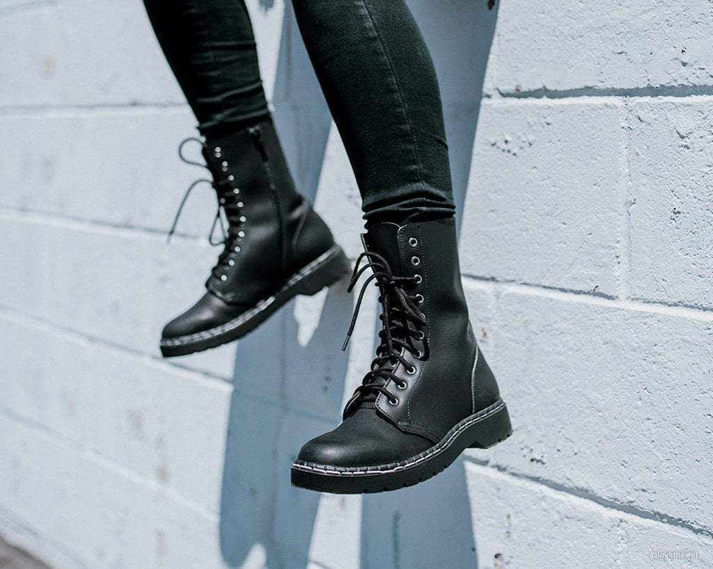 T.U.K. Shoes A9647 Black 10-Eye Gibson Boot