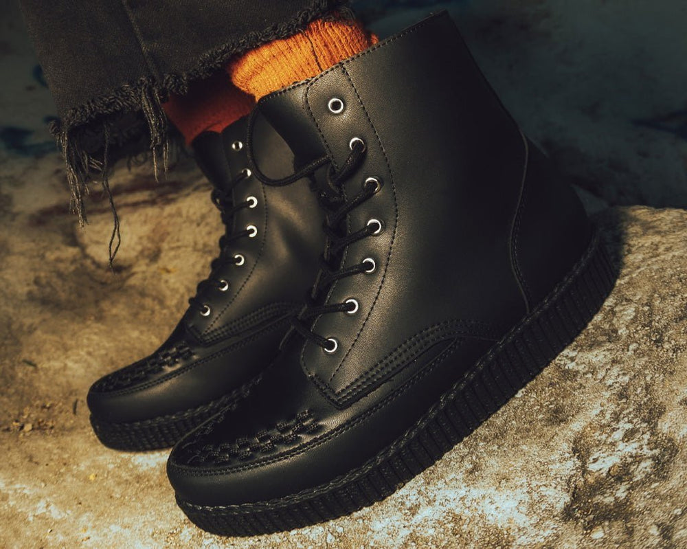 T.U.K. Shoes F9709 Black TUKskin™ 7-Eye Viva Low Boot
