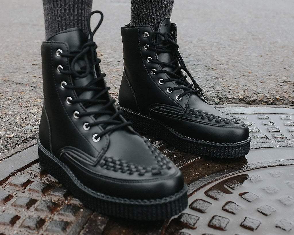 T.U.K. Shoes F9709 Black TUKskin™ 7-Eye Viva Low Boot