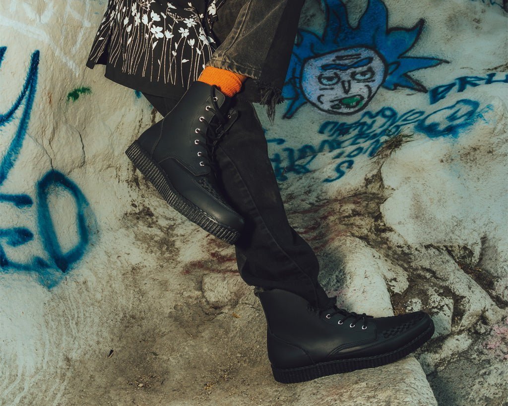 T.U.K. Shoes F9709 Black TUKskin™ 7-Eye Viva Low Boot
