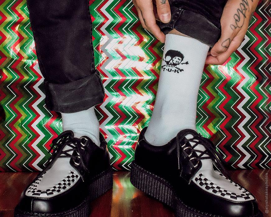 T.U.K. Shoes TSK1033 White T.U.K. Skull Logo Men’s Sock TSK1033-OS