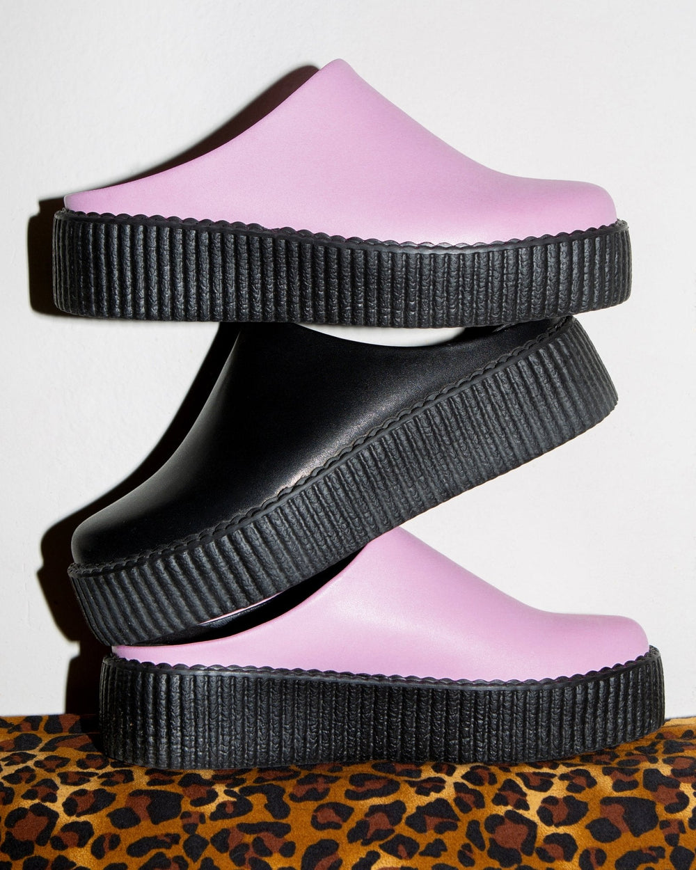 T.U.K. Shoes V3371L Black Leather Viva Mondo Creeper Clog