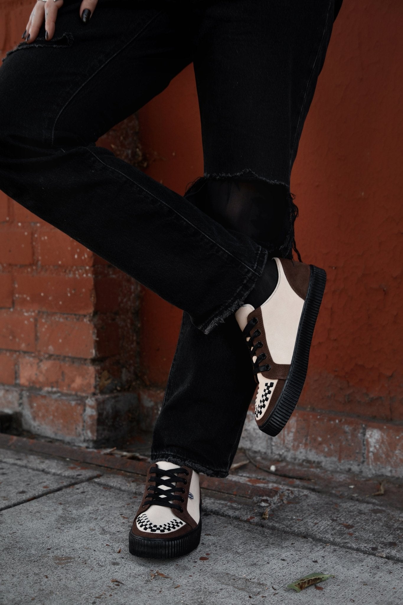 T.U.K. Shoes A3431 Tan & Brown Suede Lace-Up Creeper Sneaker