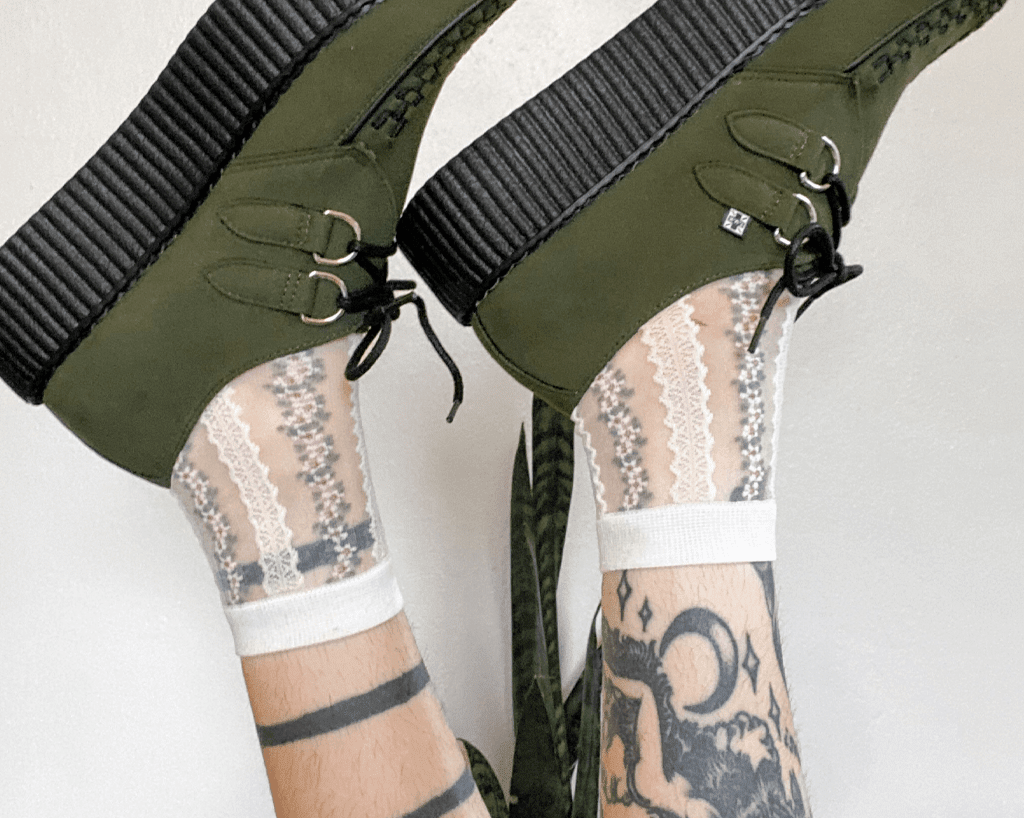 T.U.K. Shoes TSK1078 White Stripe Floral Sheer Sock TSK1078-OS